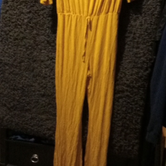 MUSTARD colored jumpsuit - Picture 4 of 7